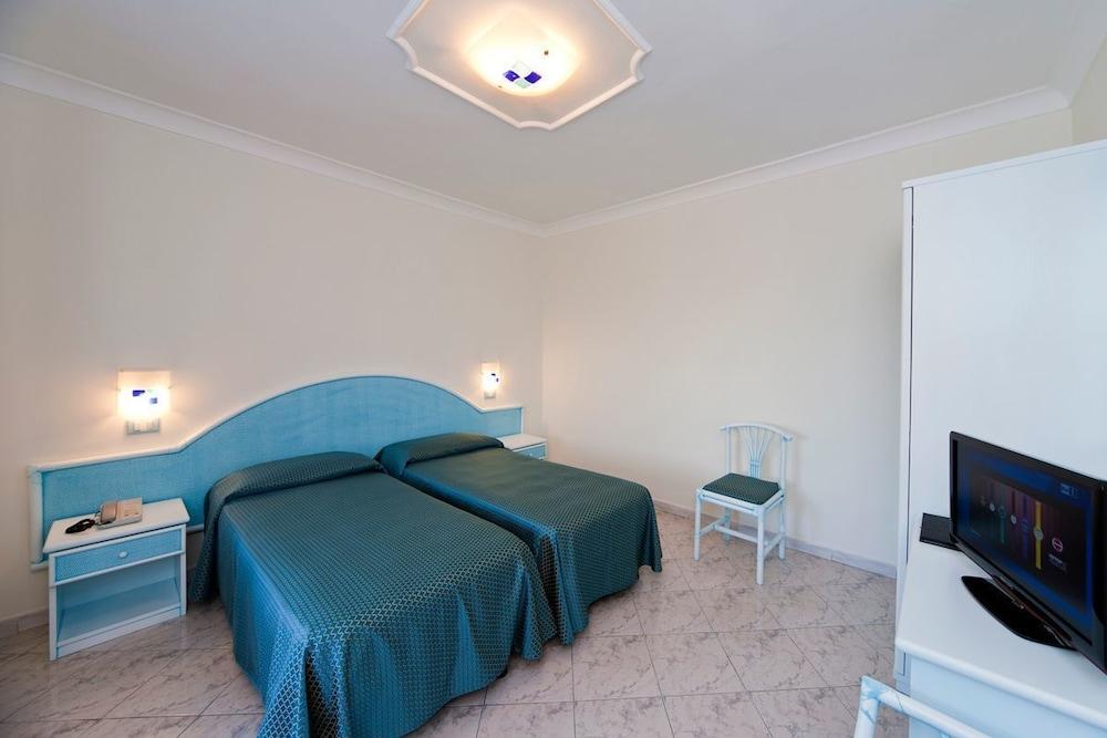 איסקיה Hotel Bellevue Benessere & Relax מראה חיצוני תמונה