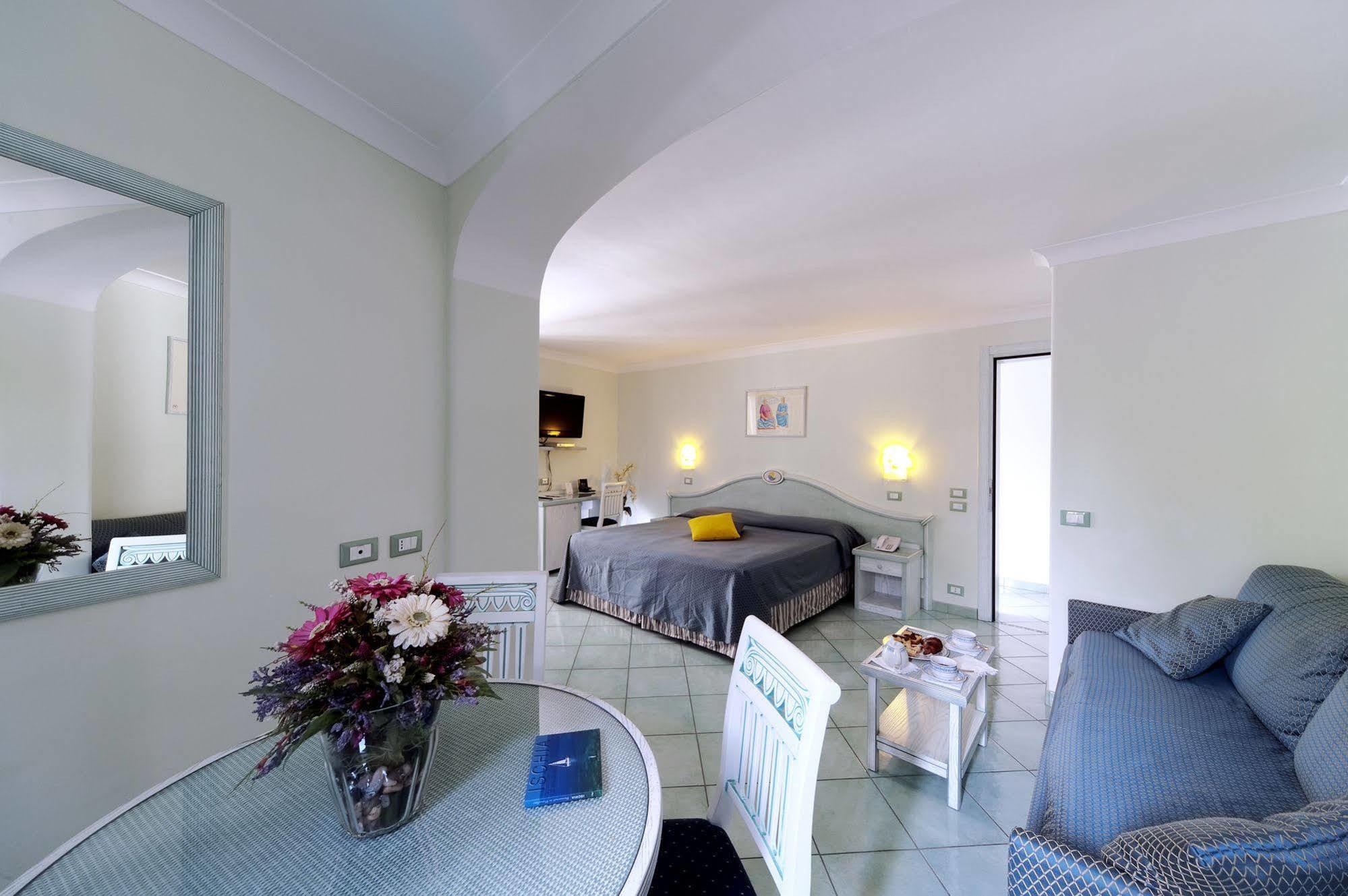 איסקיה Hotel Bellevue Benessere & Relax מראה חיצוני תמונה